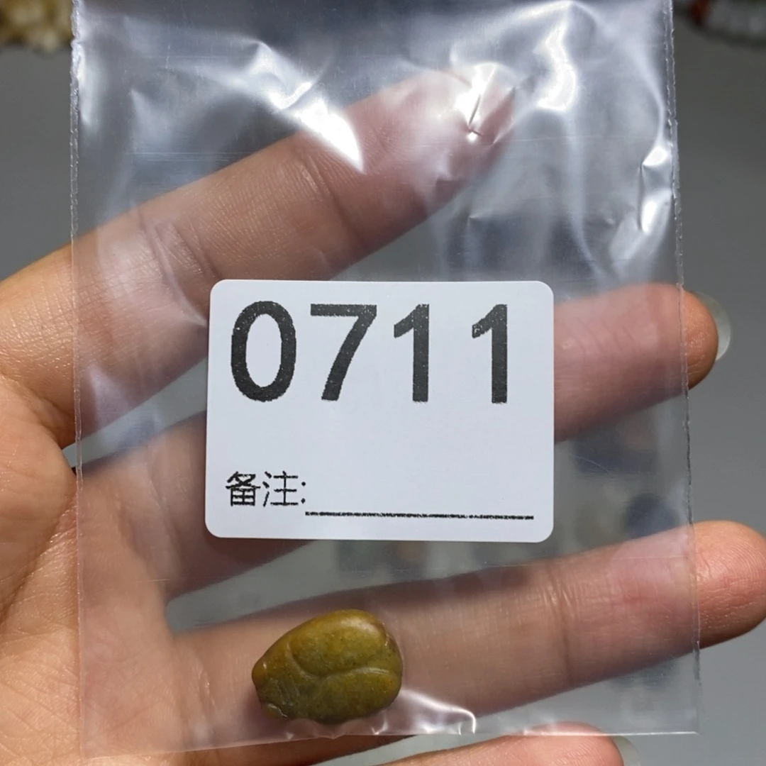 颈饰未镶嵌透闪石质玉睡****包