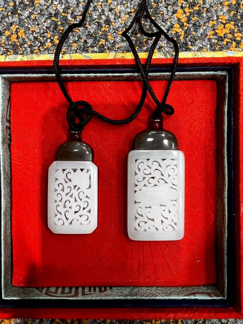 【晋博雅物】【玉器】壶把件一对