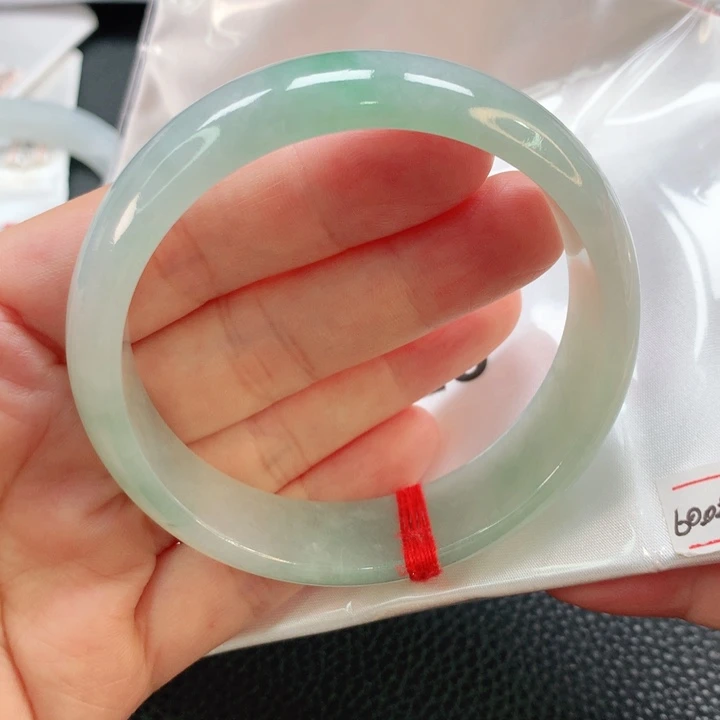 翡翠手镯未镶嵌60轮胎