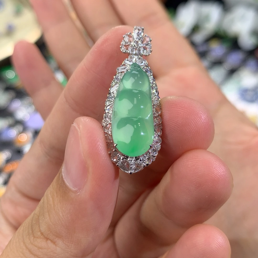翡翠18K金镶嵌吊坠(不含链)绿福豆