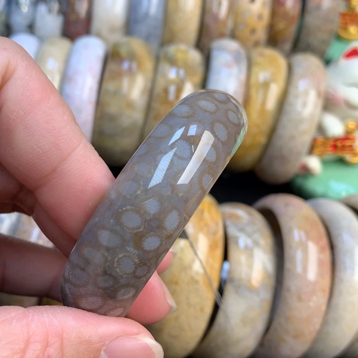 【闪购商品】硅化珊瑚（珊瑚玉）手镯未镶嵌53