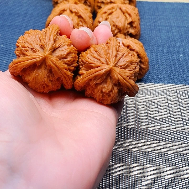 嘿***嘿文玩核桃吊坠三棱