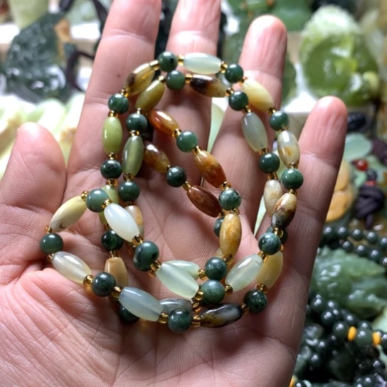 蛇纹石玉项链未镶嵌绿*饼