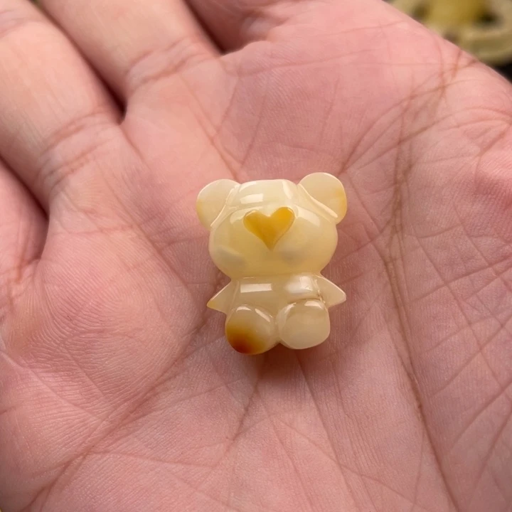 定制琥珀未镶嵌如图