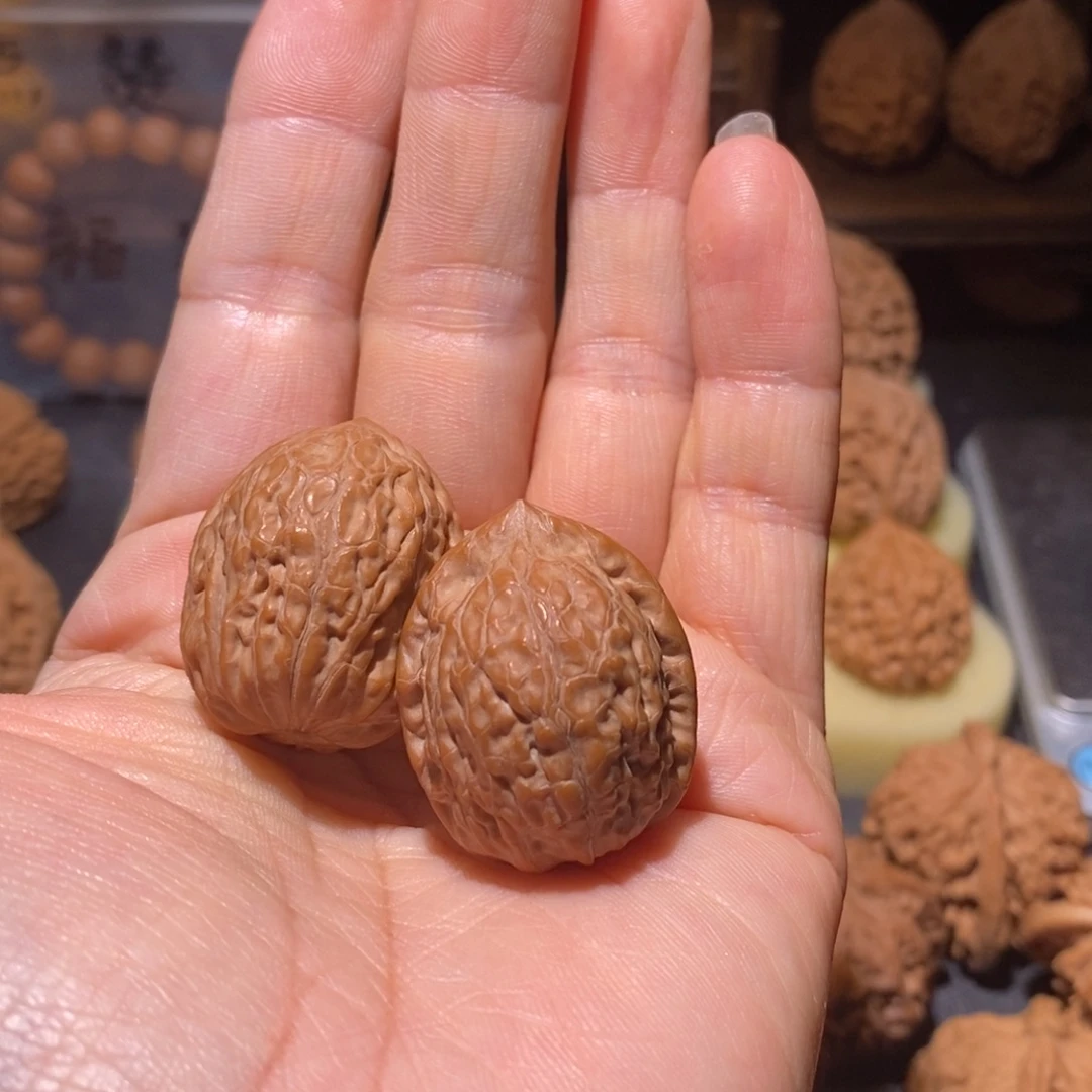 看***猪文玩核桃吊坠平谷舍利