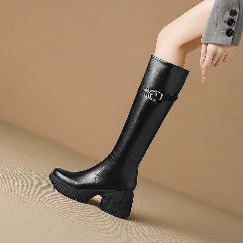 2025冬季高档显瘦圆头粗跟时装靴女不过膝棕色高跟大气百搭高筒靴