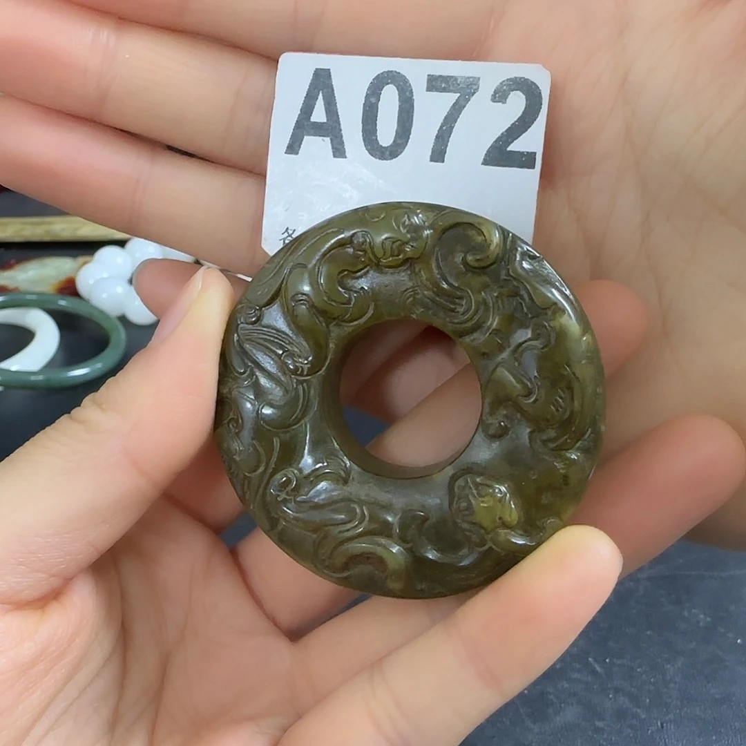 透闪石质玉未镶嵌挂件