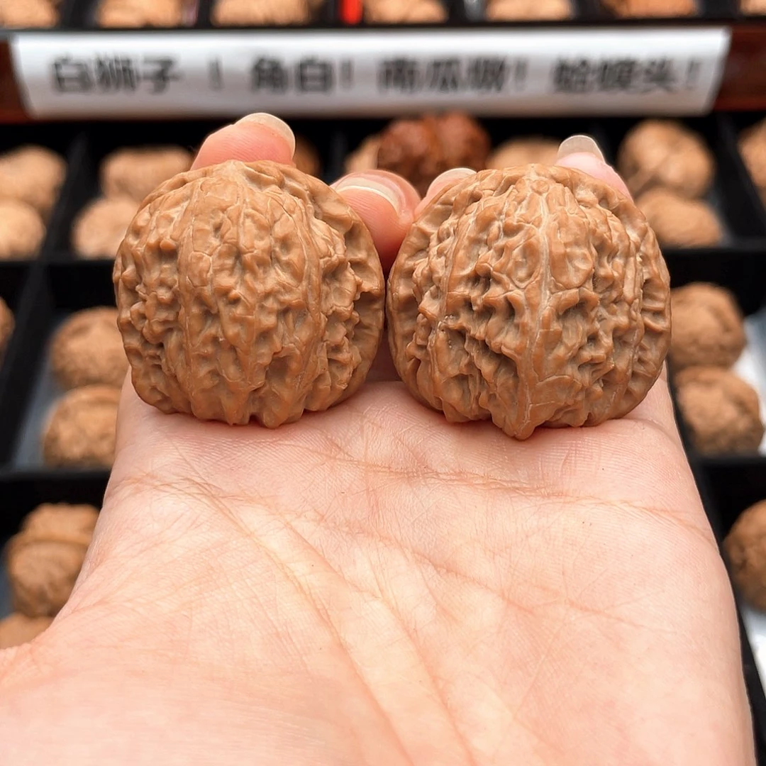 把件文玩核桃35球白狮子小手捻➕满肉主筋直居中对齐3503a