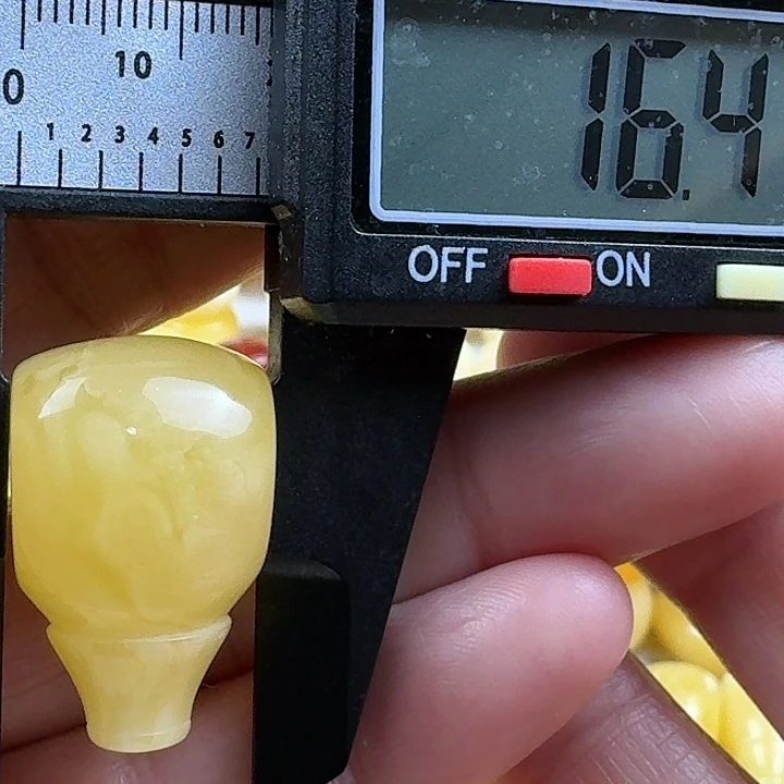 蜜蜡未镶嵌裸石50