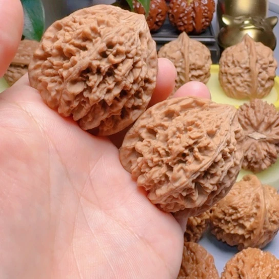 43尺满天星文玩核桃