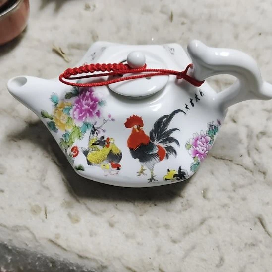 瓷片五厂，七厂各种摆件，瓷片，均有瑕疵！