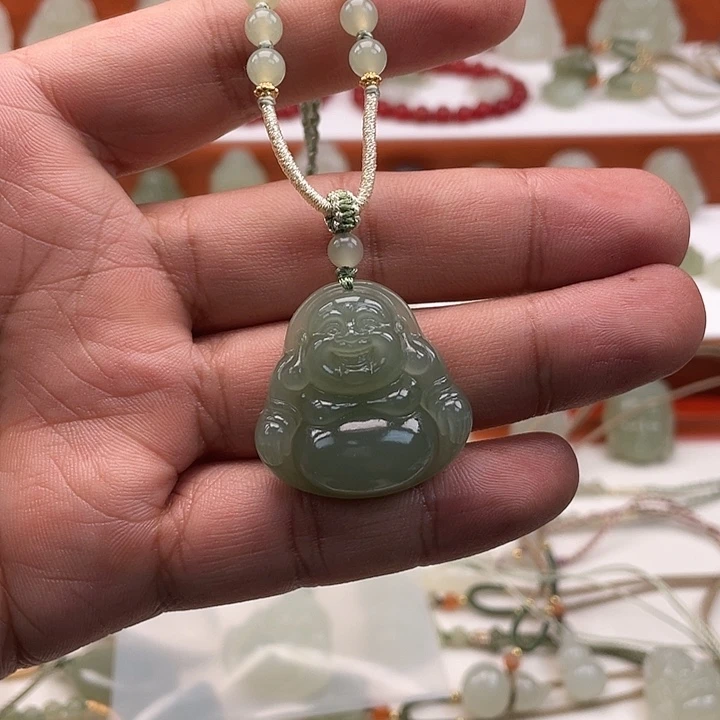 和田玉吊坠(不含链)未镶嵌月****?