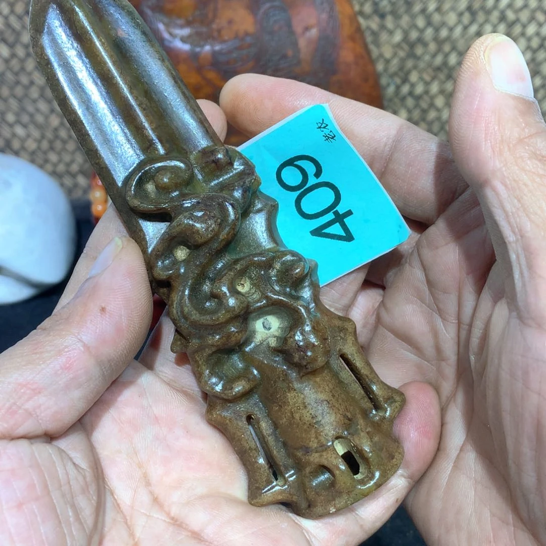 透闪石-蛇纹石玉未镶嵌颈饰