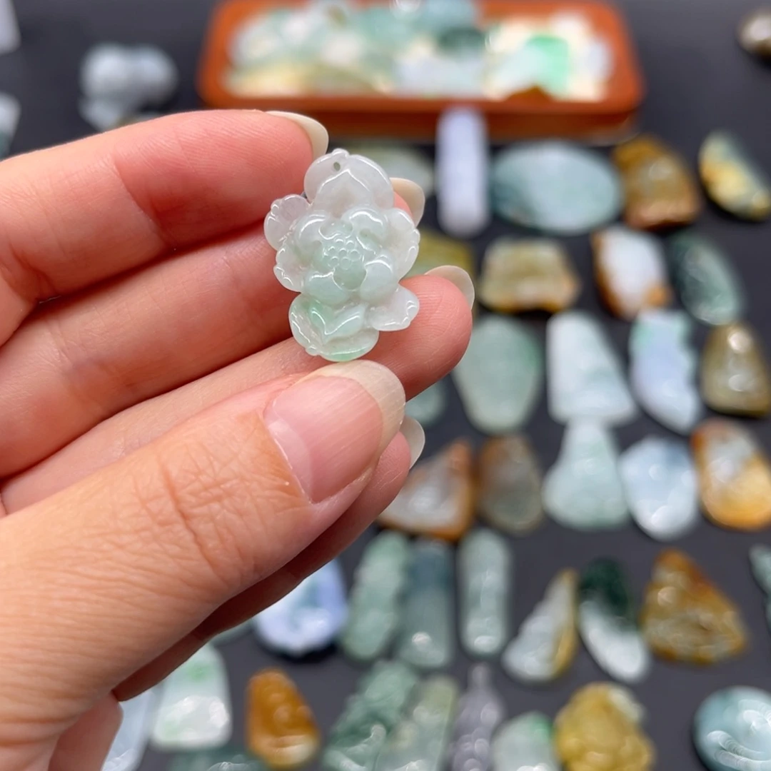 颈饰未镶嵌翡翠莲花