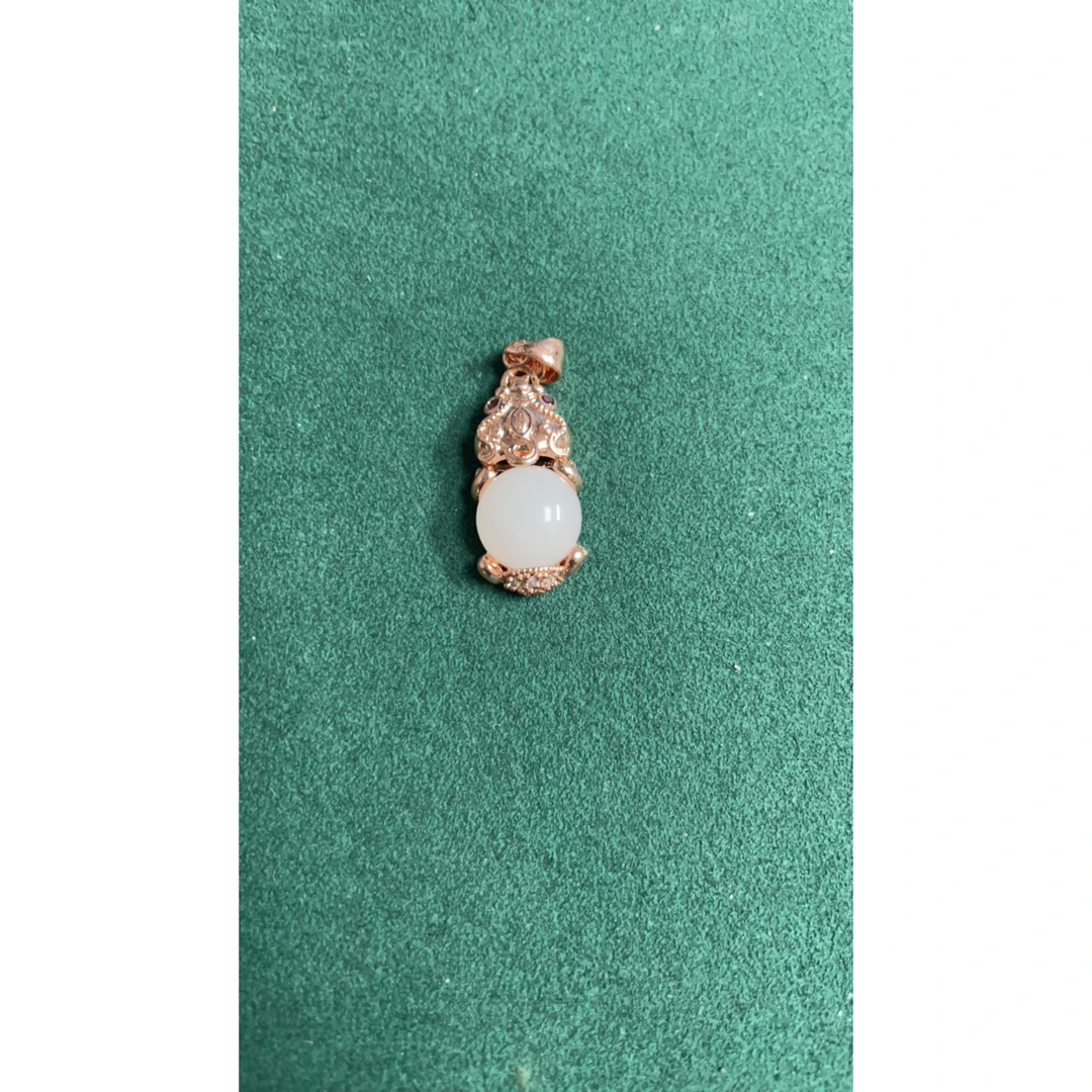 L456号白色小吊坠