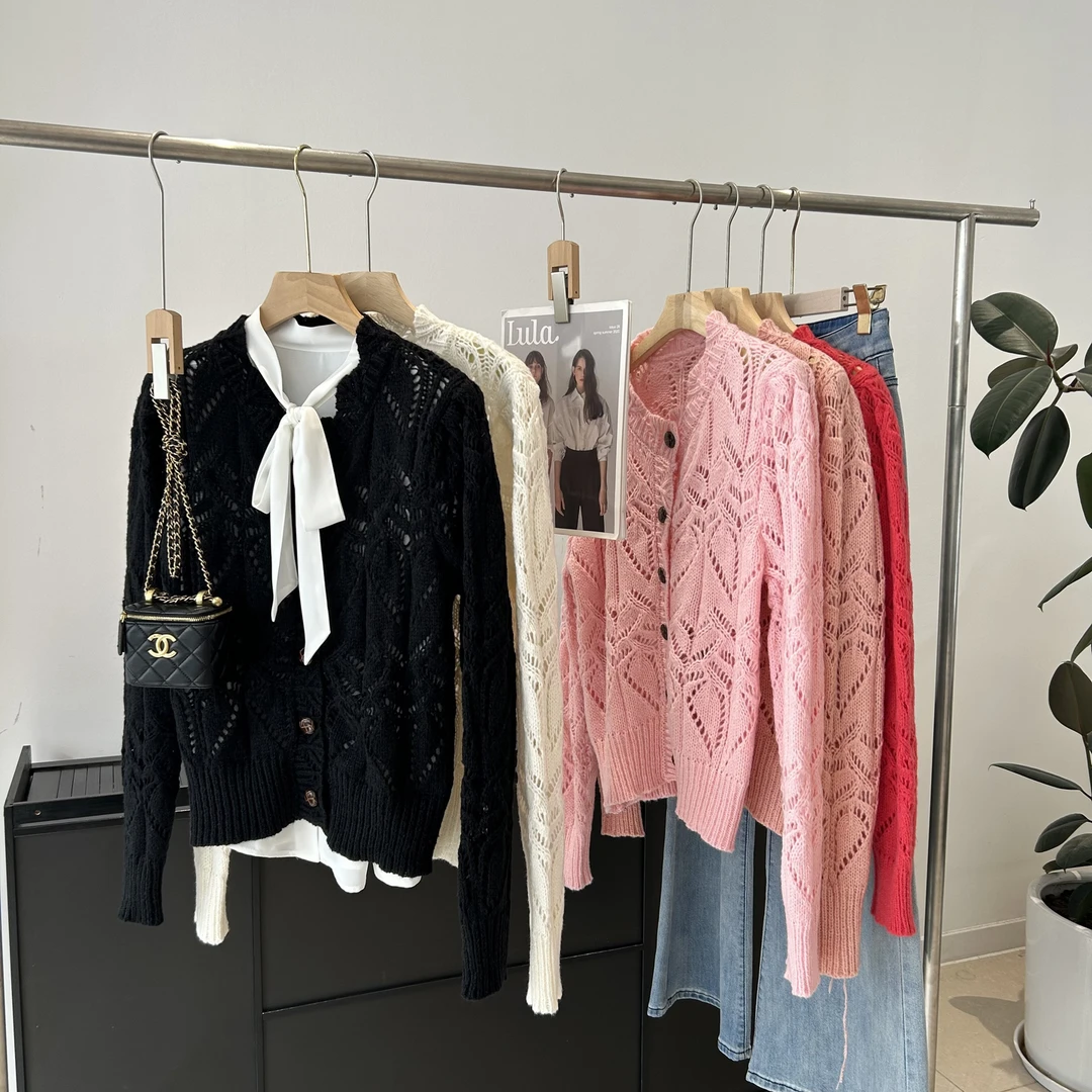 法式气质~多色可选！圆领精致排扣重工镂空钩花设计感针织开衫