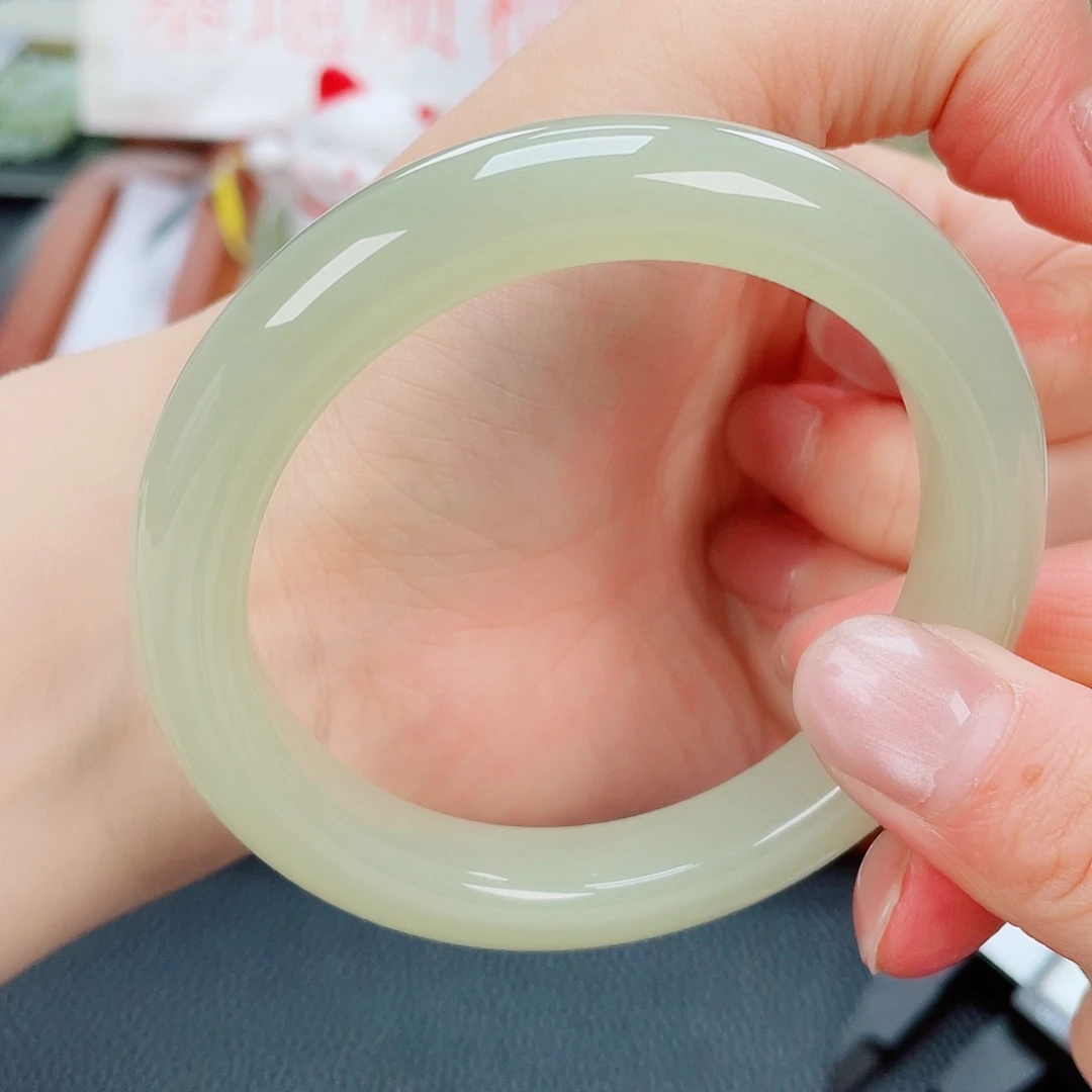 和田玉未镶嵌手镯