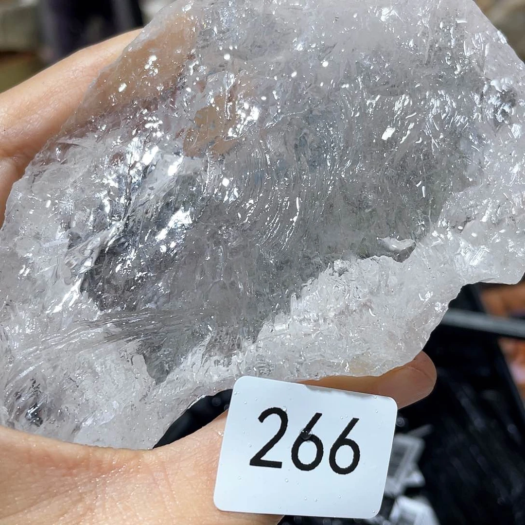 水晶摆件……未镶嵌