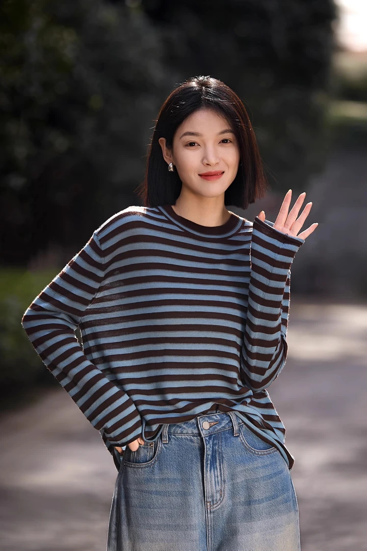 文艺风安迪绒条纹女毛针织衫蓝黑条纹针织罩衫毛衫百搭套头宽松