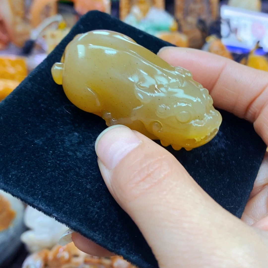 未镶嵌石英质玉（黄龙玉）吊坠(不含链)