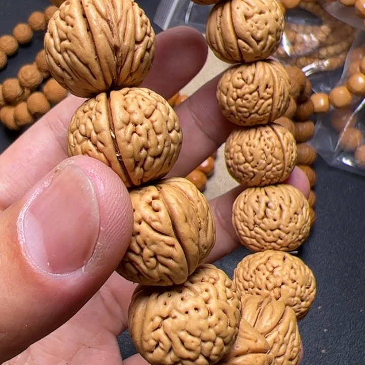 猴头核桃手串卖**叔来啦