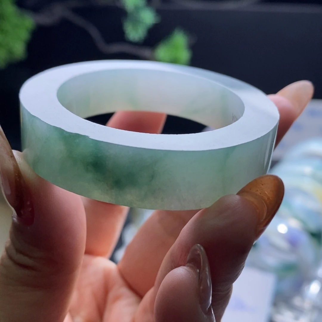 定制翡翠未镶嵌翡翠手镯