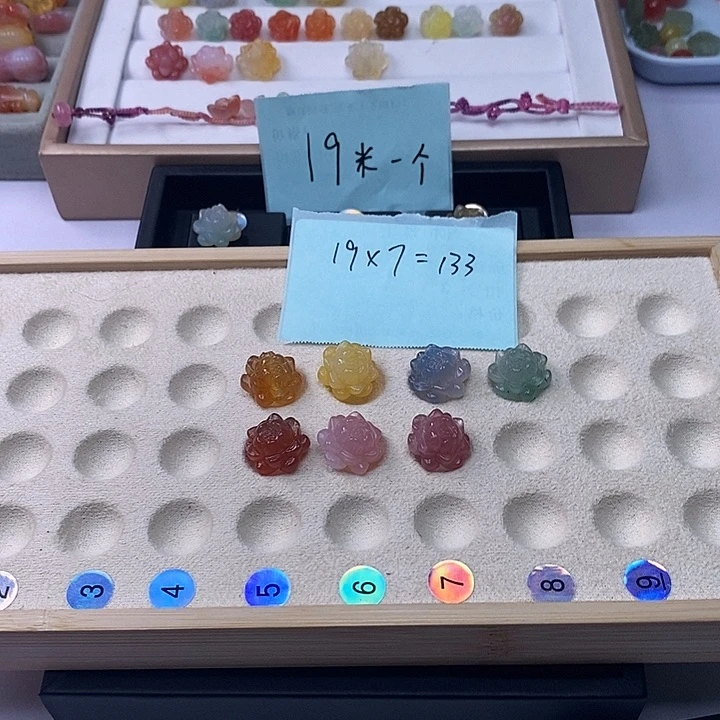 玛瑙/玉髓车挂未镶嵌。*