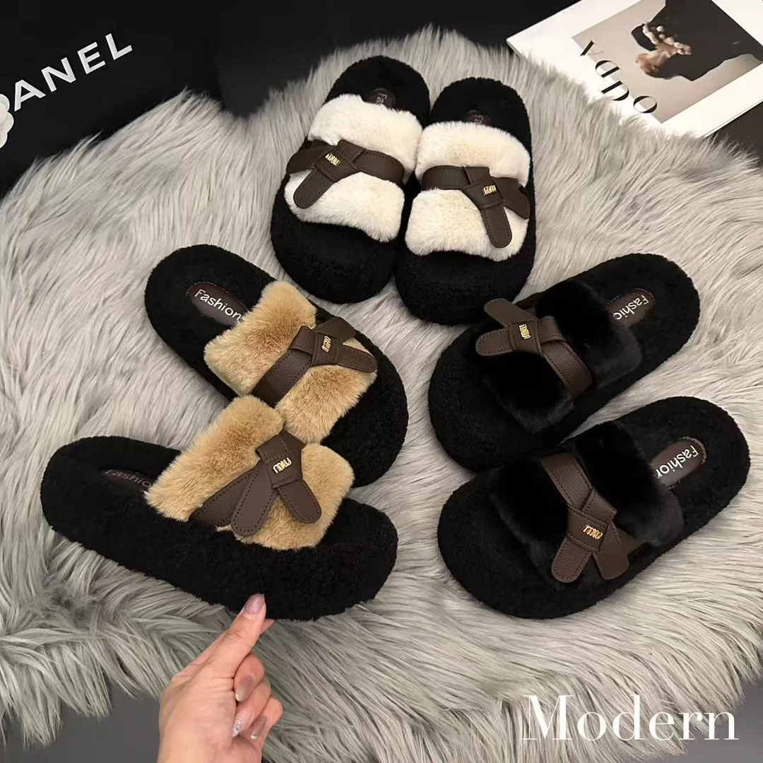厚底金属m字皮带可爱毛拖女外穿2025秋冬新一字时尚百搭毛毛拖鞋