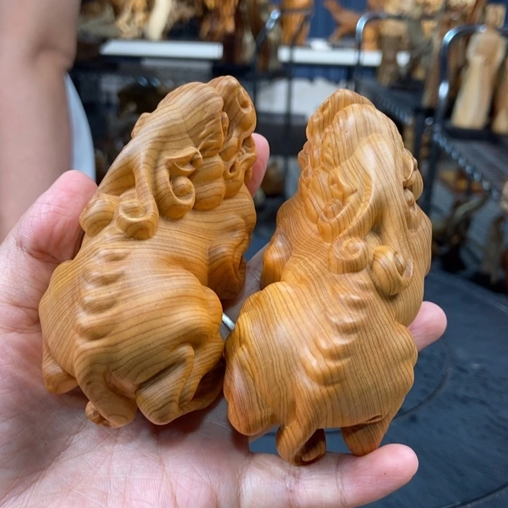 柏木（崖柏）手把件貔貅一对