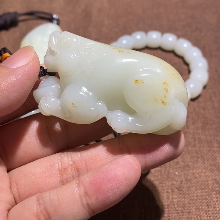 和田玉未镶嵌颈饰归*