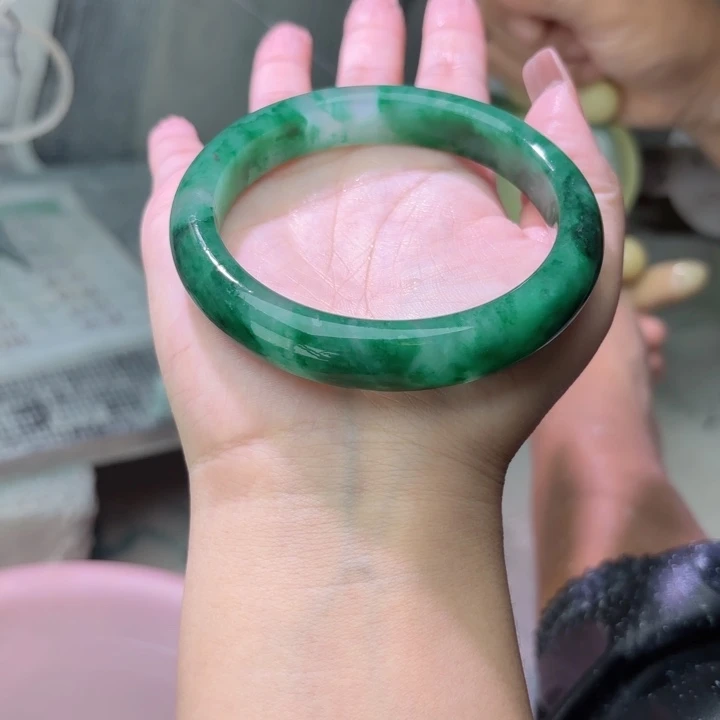 温***间未镶嵌手镯石英质玉（非洲翠）定制