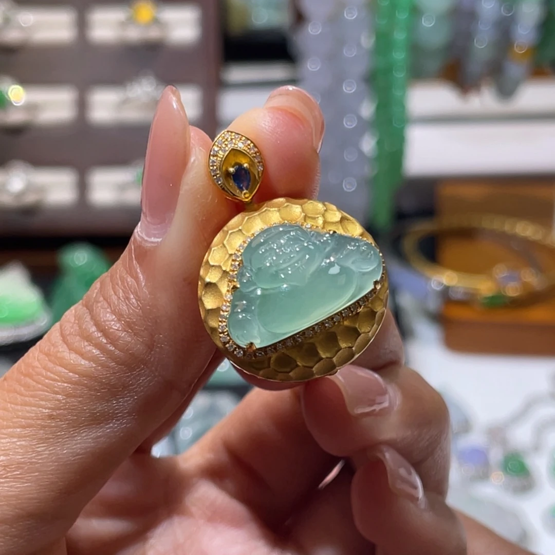 翡翠18K金镶嵌颈饰财神