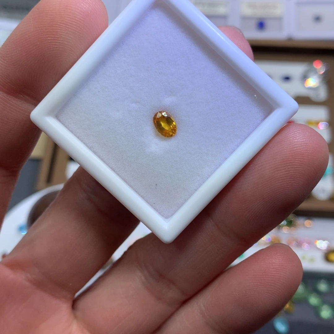 裸石彩色蓝宝石0.75克拉黄色蓝宝石裸石