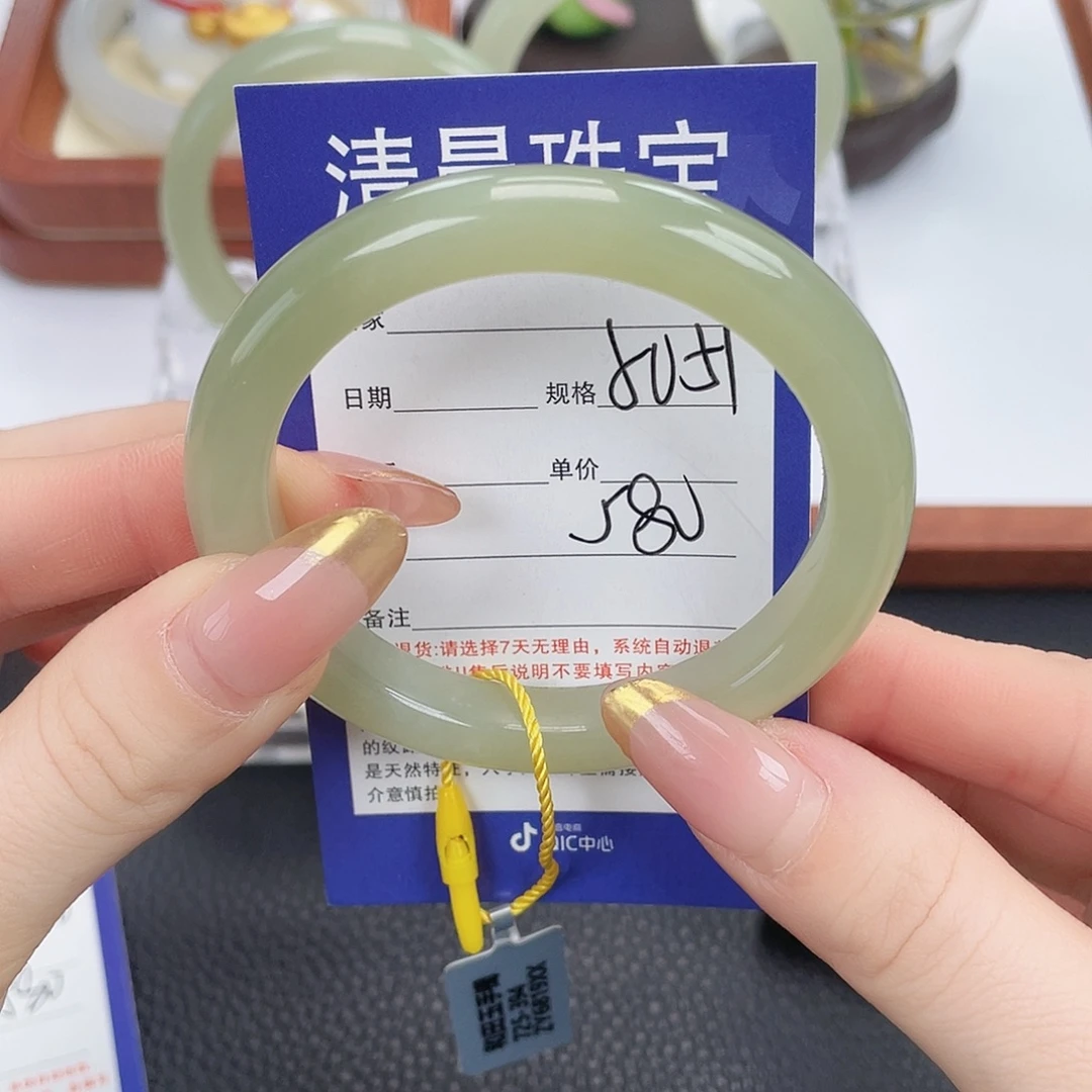 和田玉未镶嵌手镯