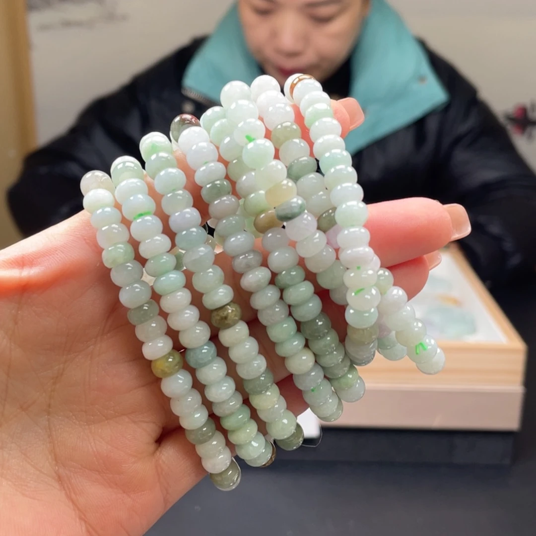 翡翠吊坠(不含链)未镶嵌发其一