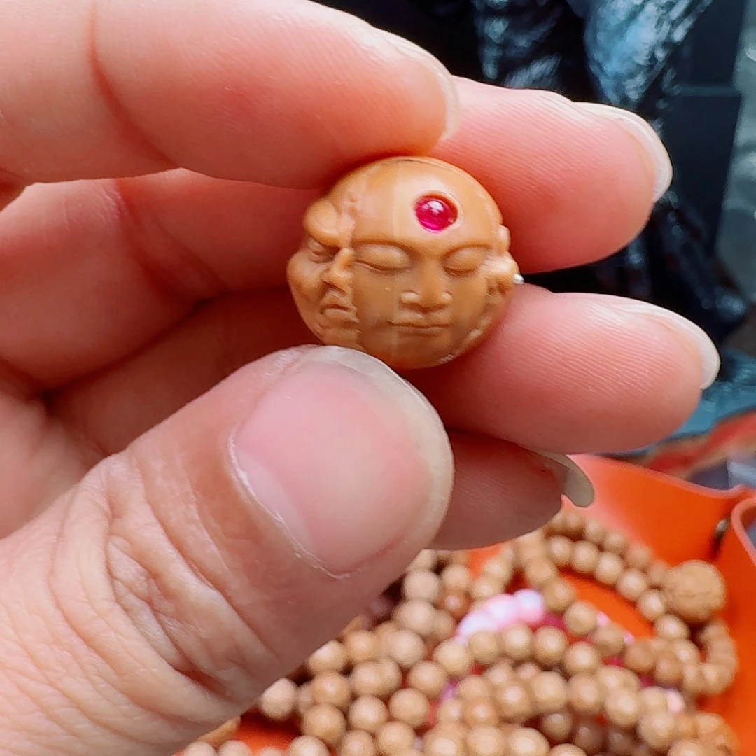 吊坠猴头核桃多面恶僧红宝石