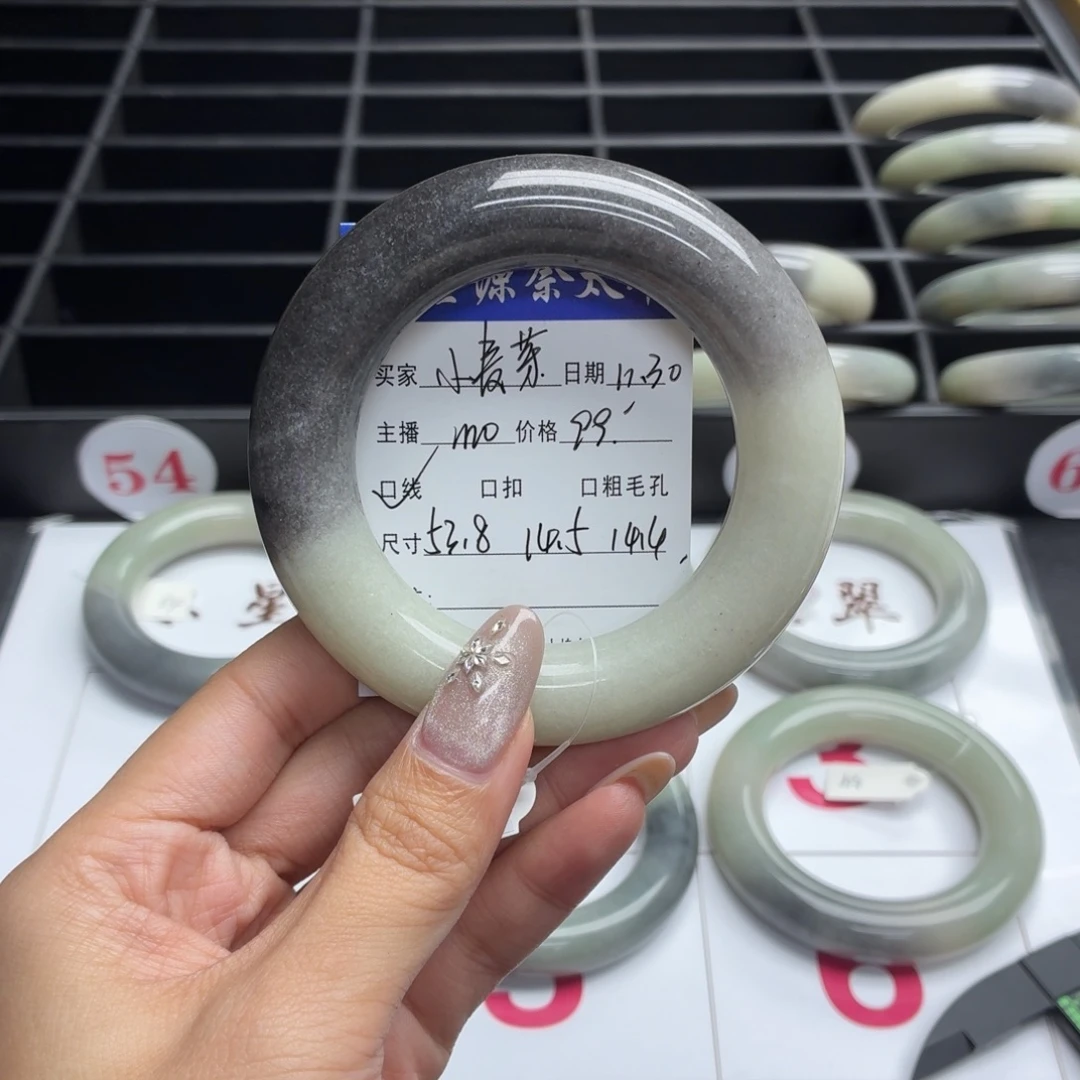 小***芽石英岩玉未镶嵌手镯