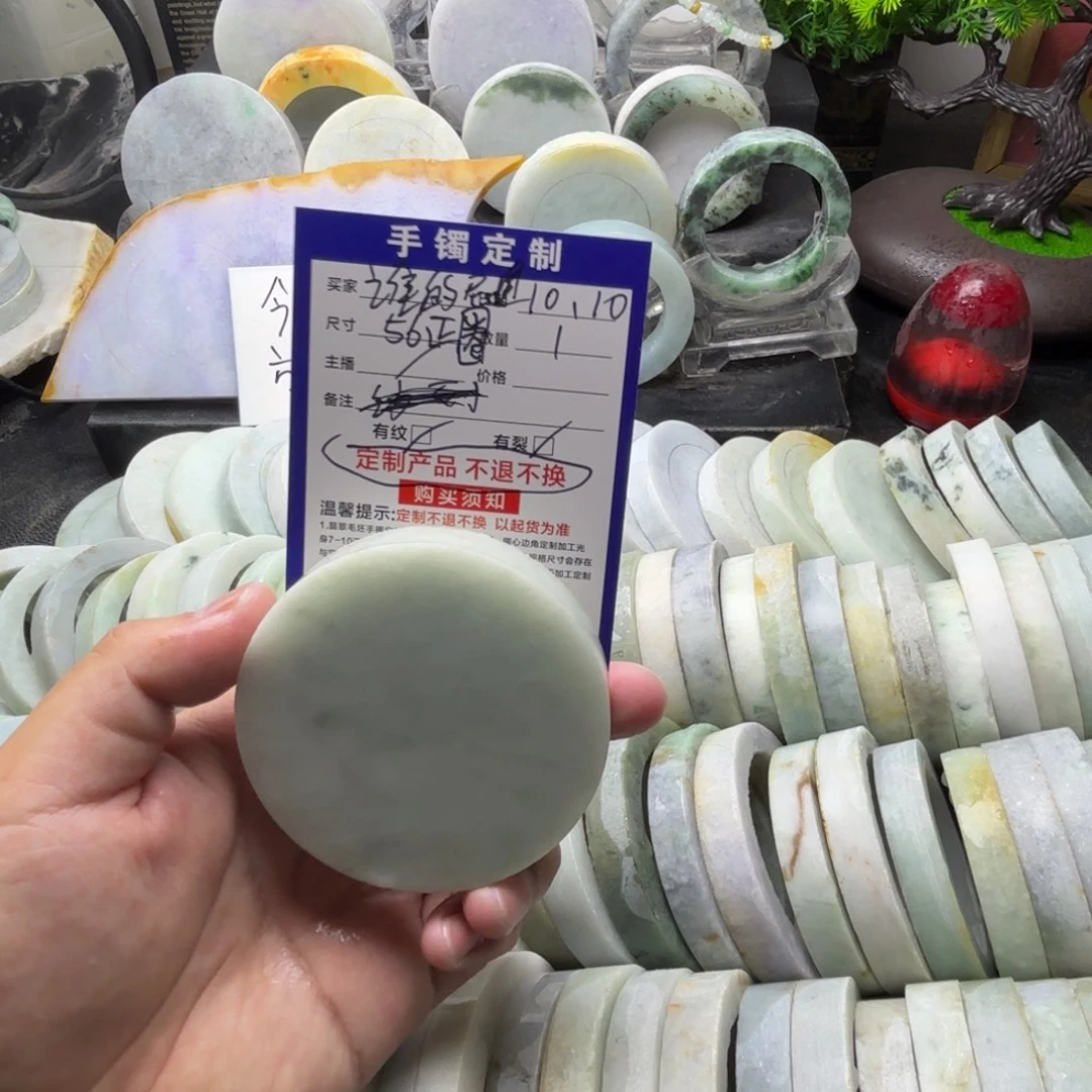 谁***溜定制翡翠未镶嵌翡翠手镯定制