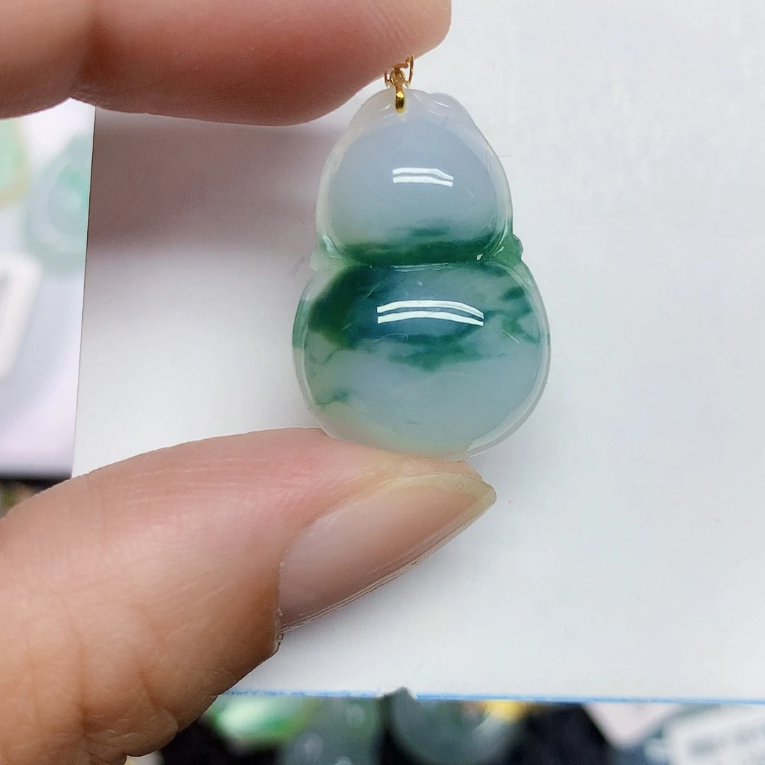 颈饰18K金镶嵌翡翠葫芦