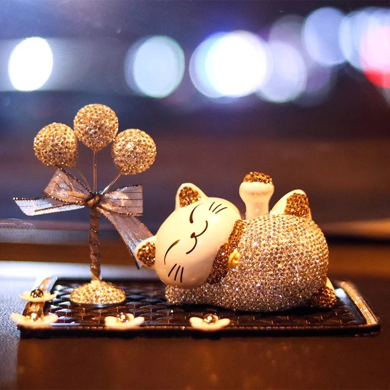 可爱猫汽车车内装饰品摆件车载内饰香水女士车上女神款中控台车饰