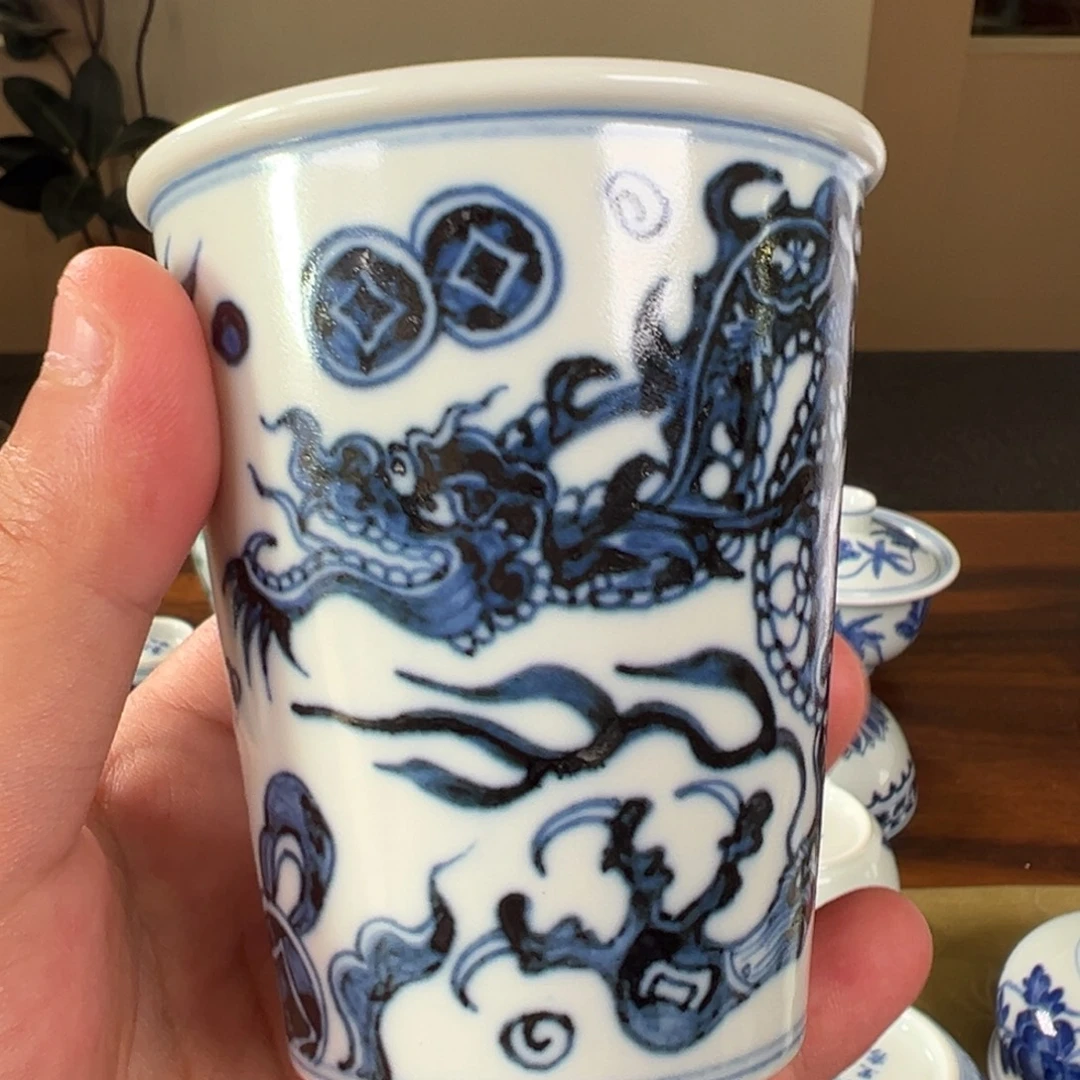 光头强龙纹直口杯