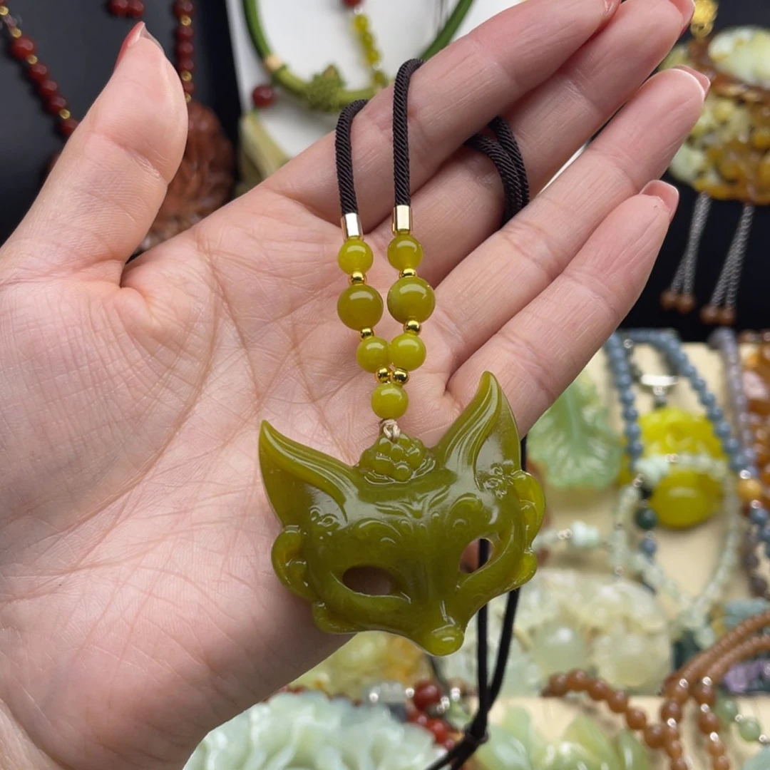 未镶嵌蛇纹石玉颈饰