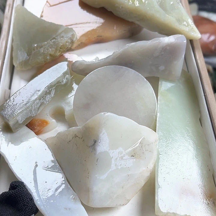 和田玉（糖玉）和田玉9K金镶嵌小****茶