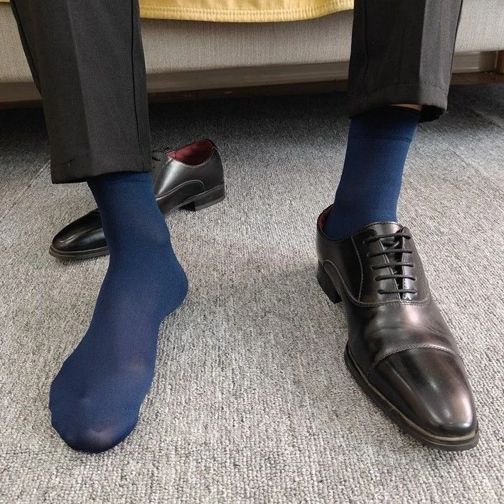 男士商务中筒袜超薄丝滑透气正装西装皮鞋搭配纯色深蓝色职场舒适