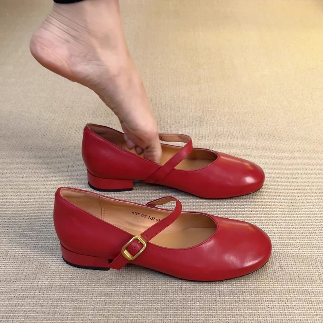 2025年夏季新款法式真皮红色包头玛丽珍女鞋粗跟一字带平底女单鞋