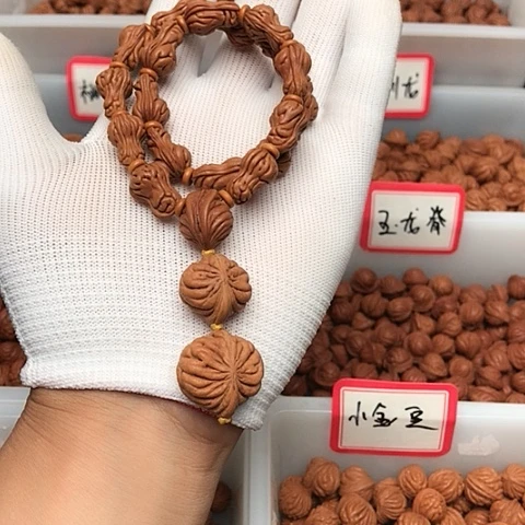 桃核吊坠健**安龙纹桃核的搭配