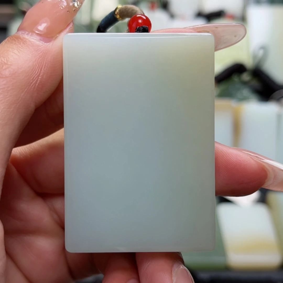 【闪购商品】颈饰未镶嵌和田玉燎*