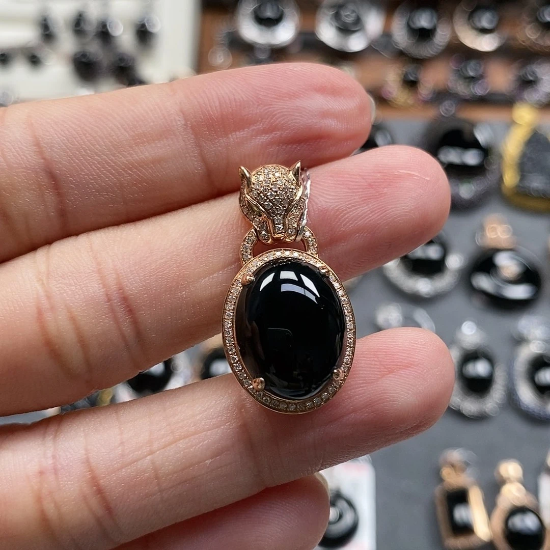 翡翠18K金镶嵌颈饰墨翠