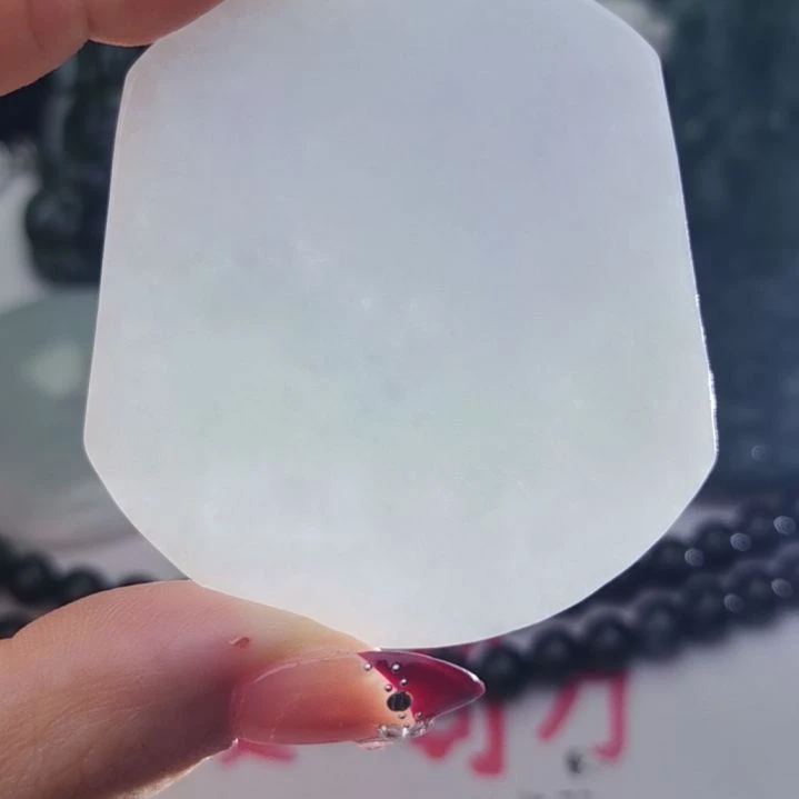 翡翠颈饰未镶嵌天然的A货翡翠