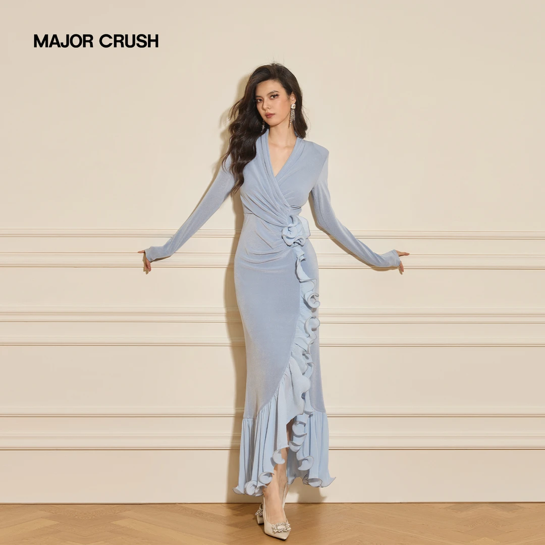 MAJOR CRUSH早秋新款浪漫情调斜裁显瘦包臀云璃岛屿连衣裙6490
